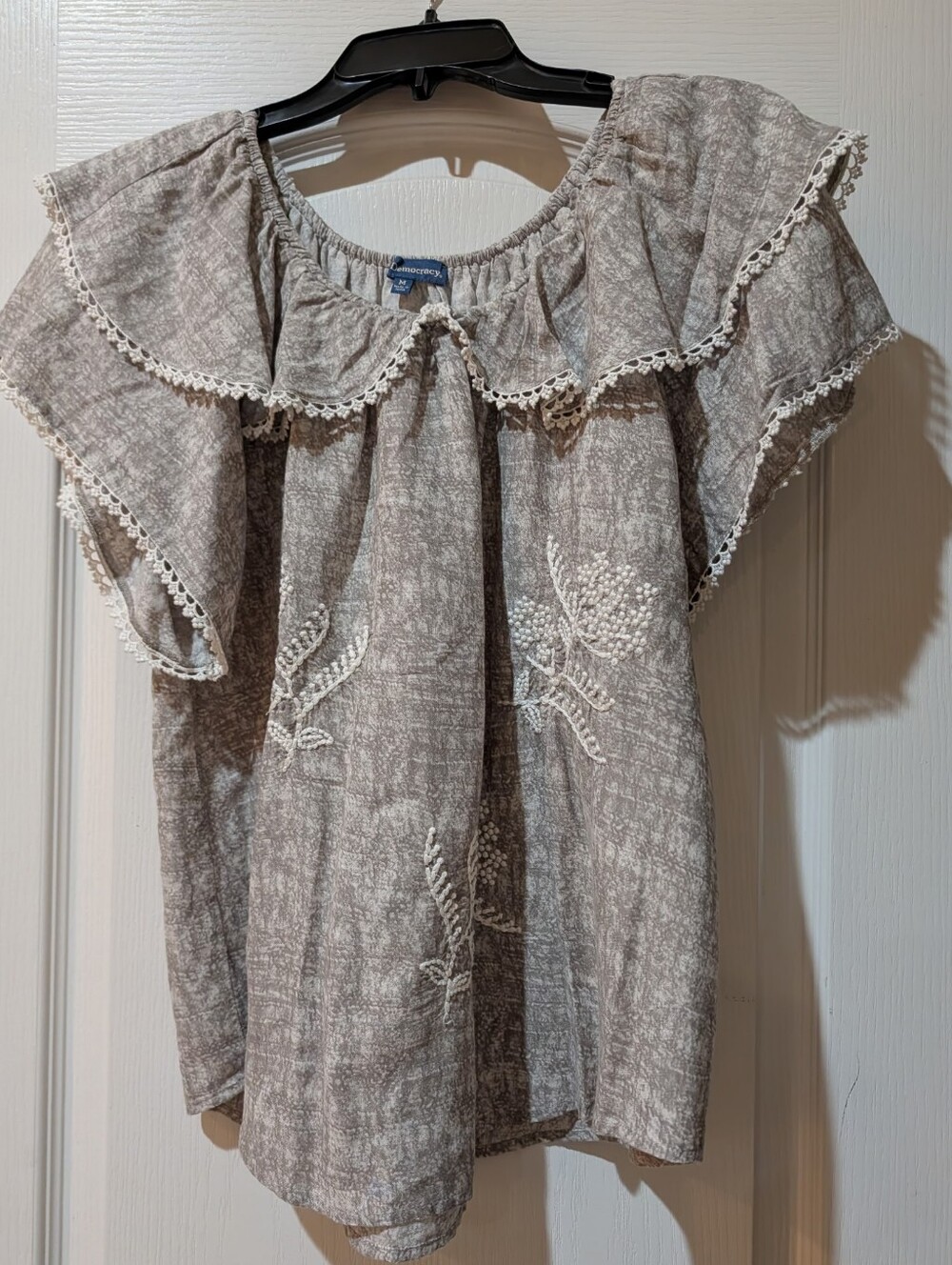 Democracy Women's Gray Woven Lace Trim Embroidered Button Blouse M